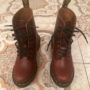 Dr. Martens Womens 1460 W Black Nappa 5 - worn only once - like new